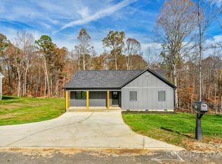 831 Limerick Dr, Dallas, NC 28034