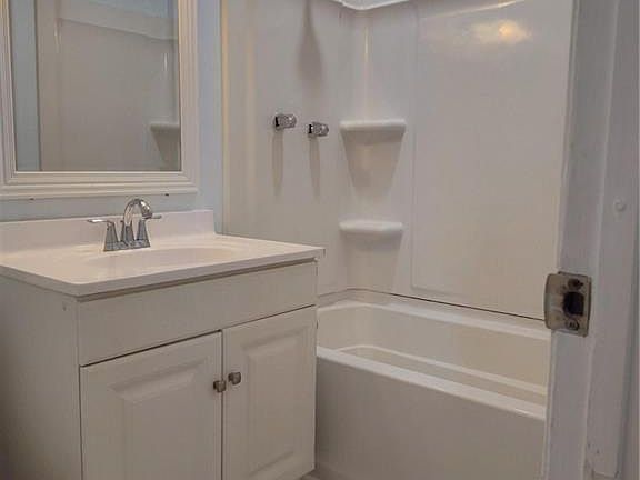 4th image of 2036 Pope Rd