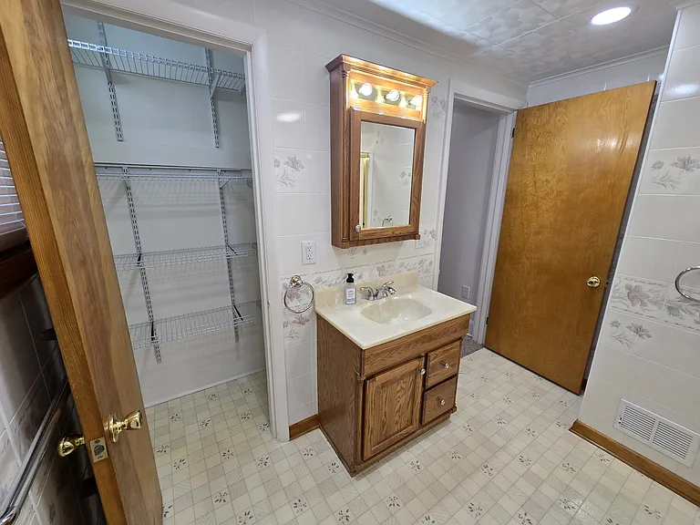 819 Sheridan St — Photo 10