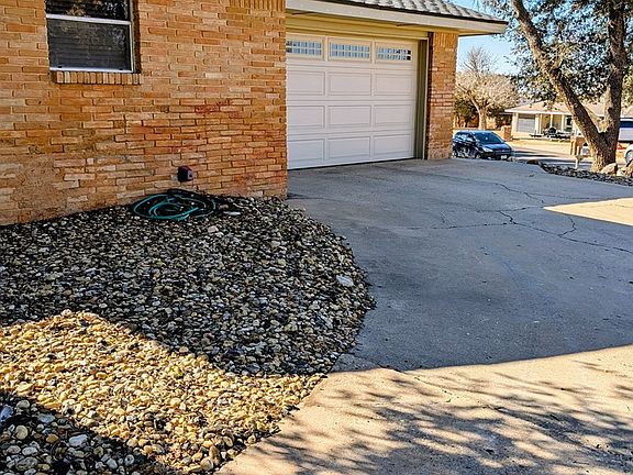 3rd image of 2904 Macauslan St