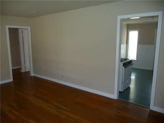 4th image of 1005 Karen Ave