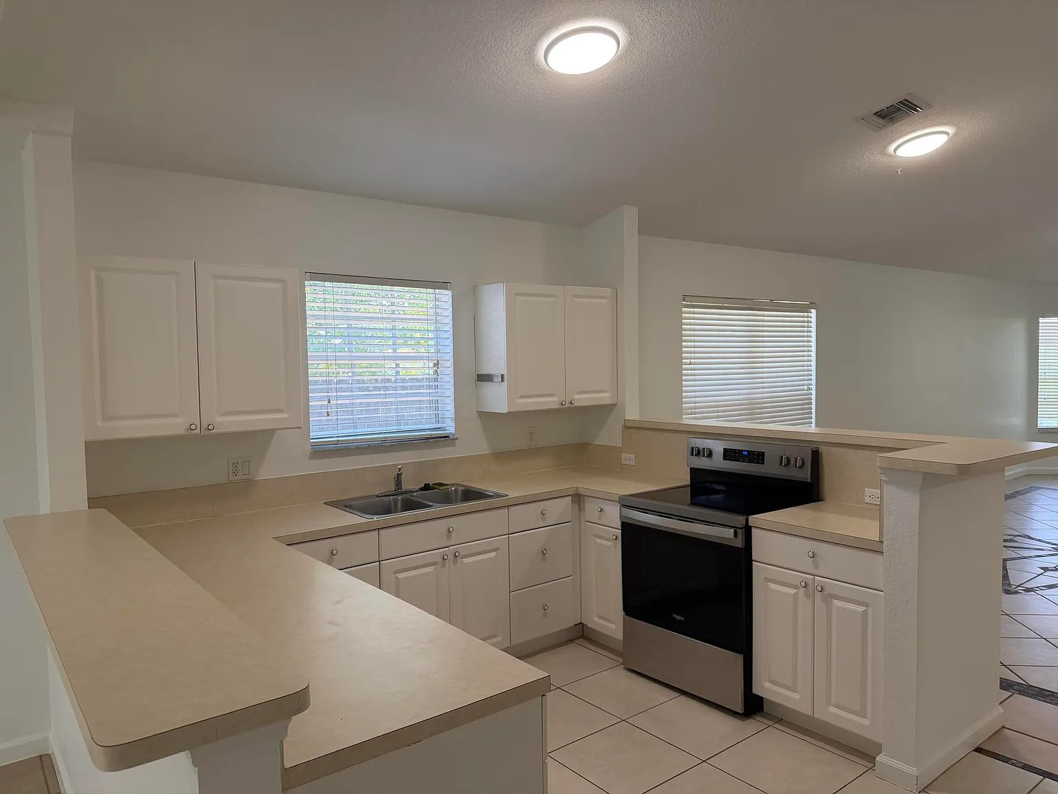 3 bed, 2.0 bath, 1593 sqft, $3,500 — Photo 4