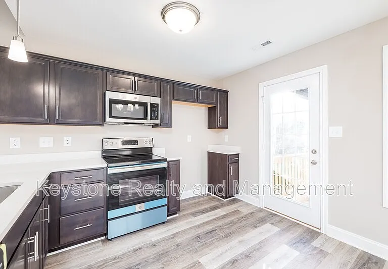 808 Lillian Grace Dr — Photo 6