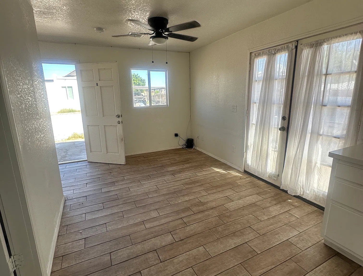 1 bed, $995 — Photo 3
