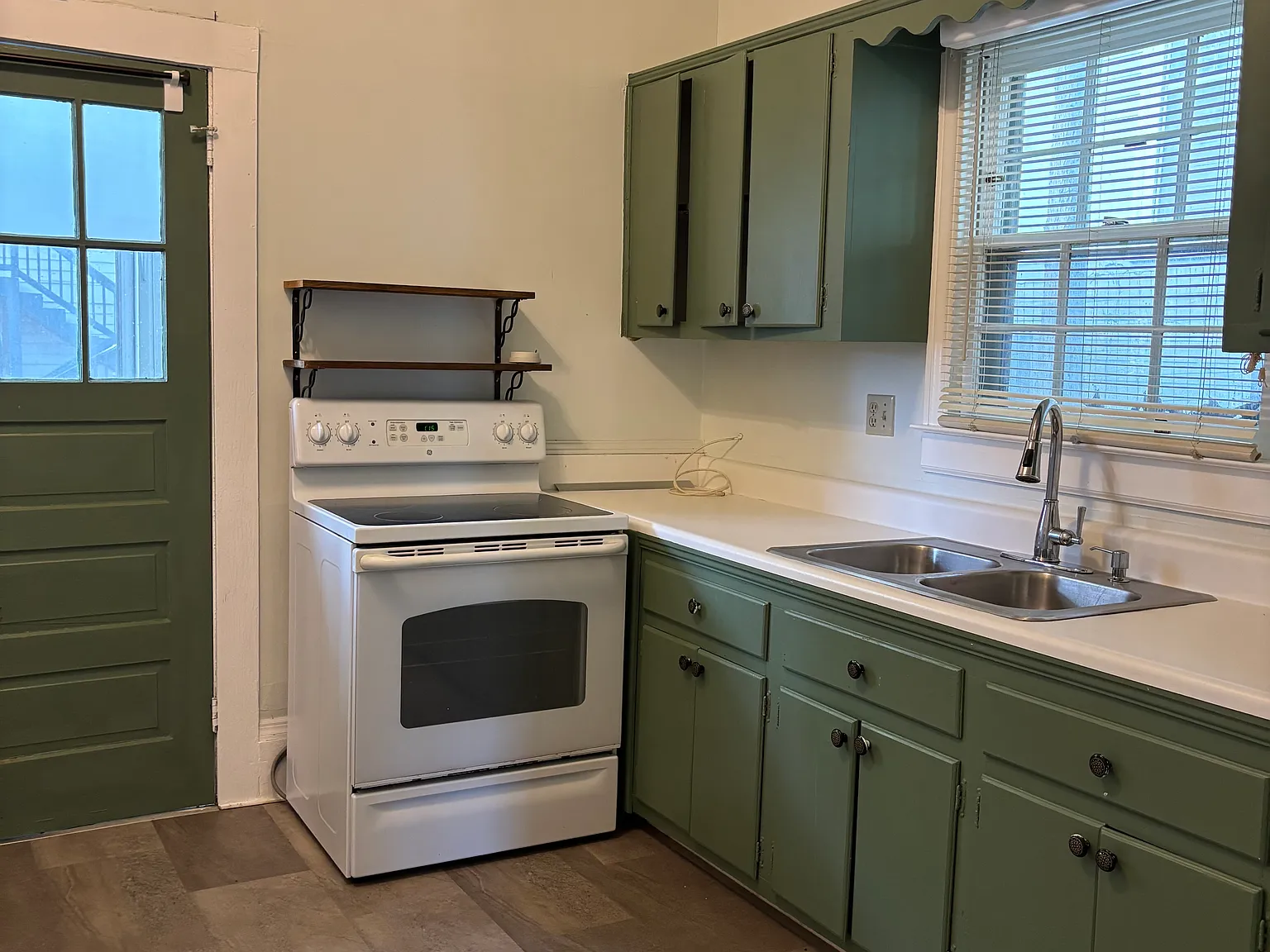 2 bed, 1250 sqft, $1,275 — Photo 3