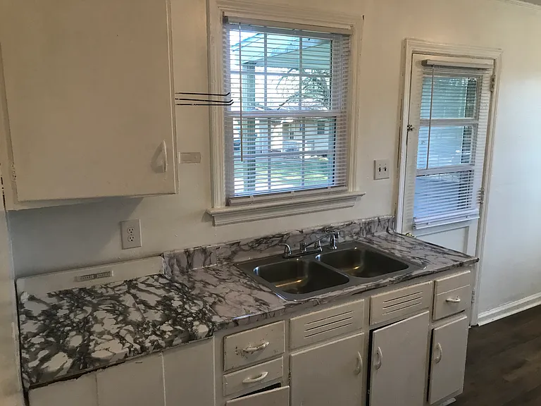 1403 Hyman Ave — Photo 13