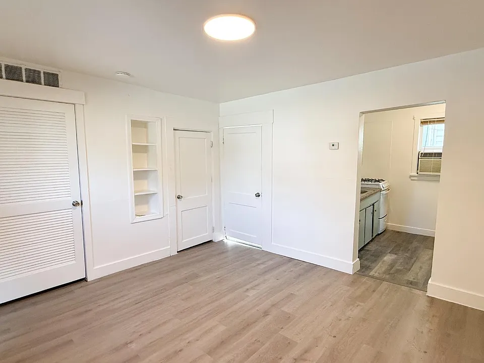 2235 Ekin Ave #3