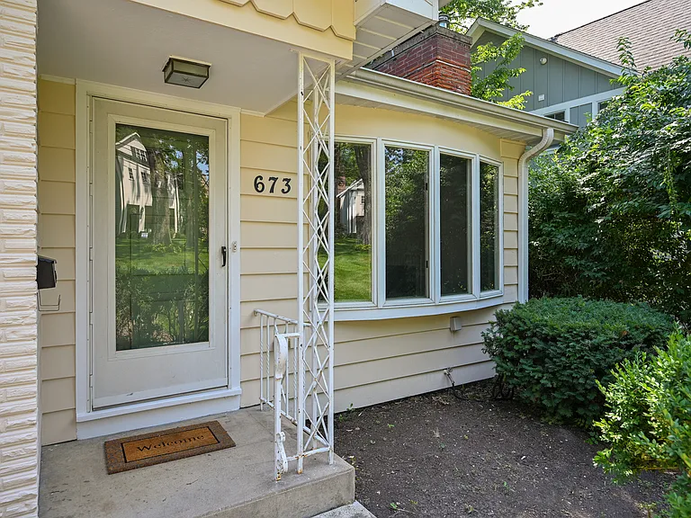 673 N Park Blvd — Photo 3