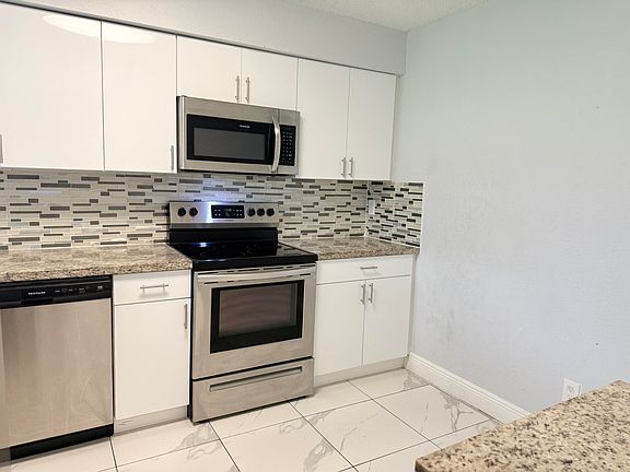3rd image of 1104 Riverside Dr