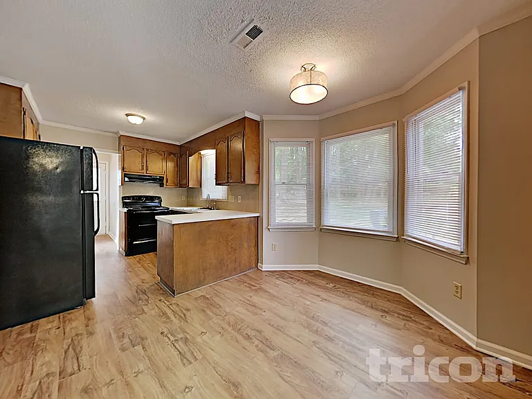 2820 Royal Ridge Ln — Photo 5