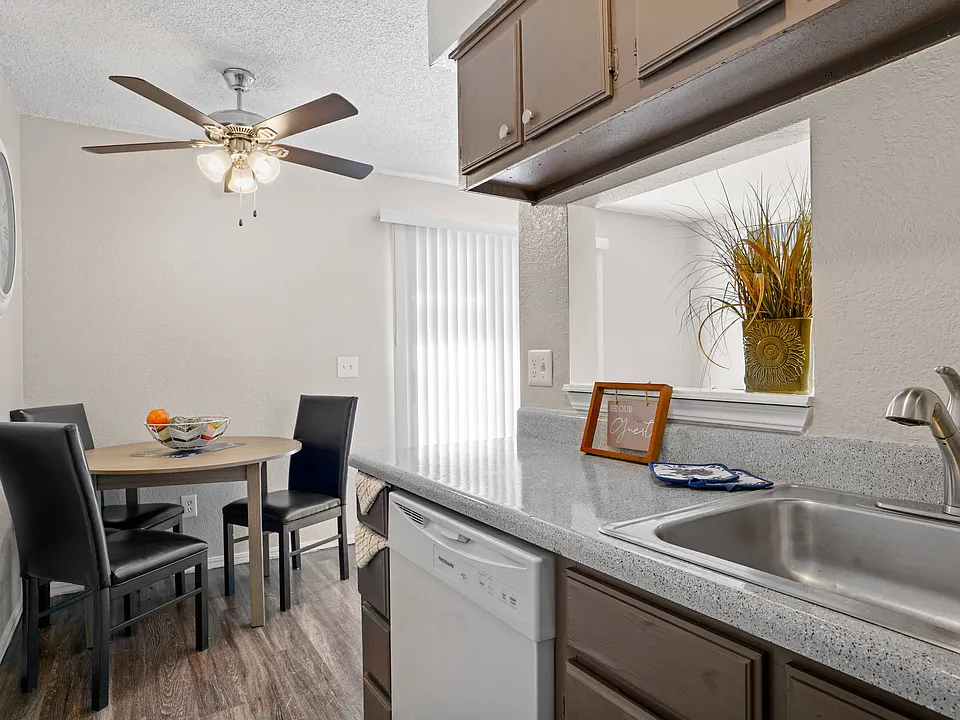 Diamond Creek Apartments