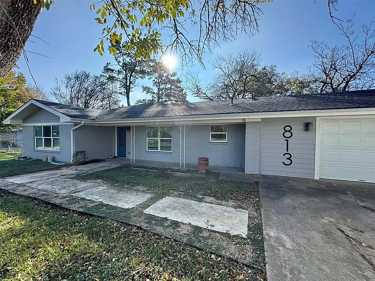 813 Central Ave — Photo 1