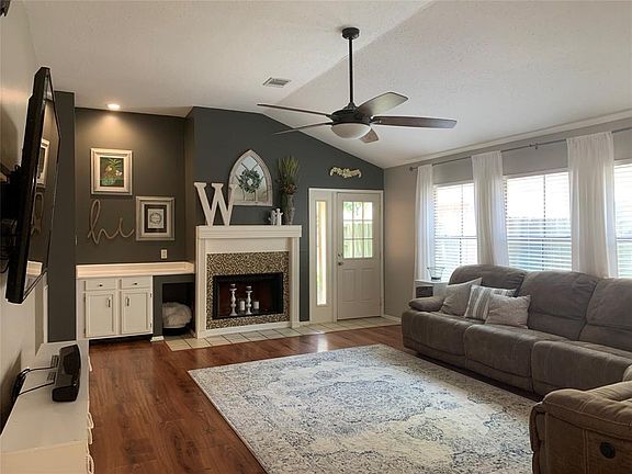 3rd image of 1422 Middlesbrough Ln