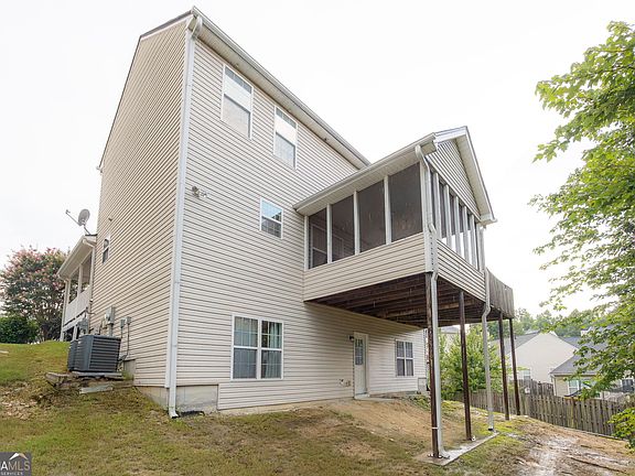 4th image of 203 Overlook Dr