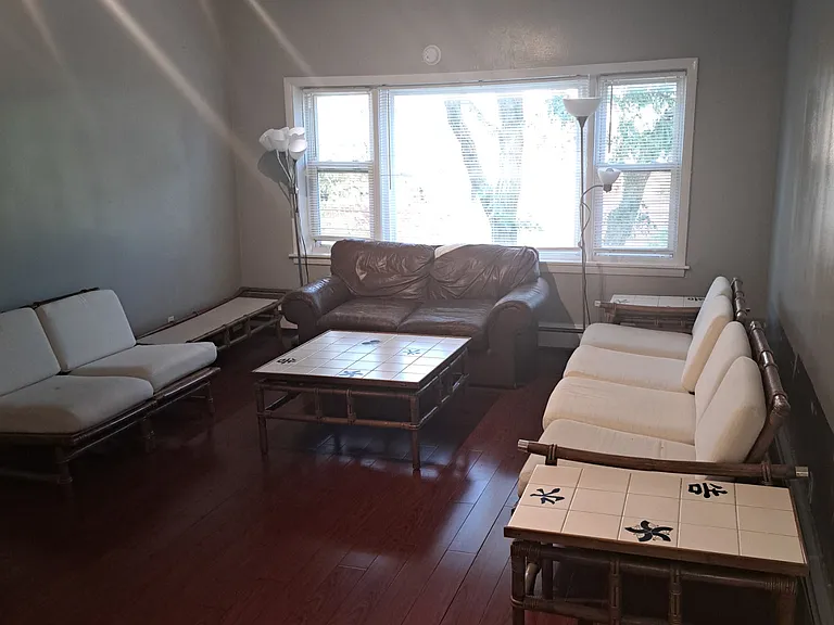 712 S Carpenter St — Photo 3