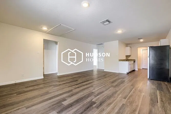 3 bed, 2.0 bath, 1090 sqft, $965 — Photo 4
