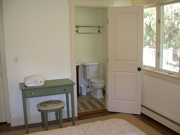 4th image of 20 Lillian Ln