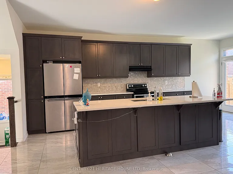 18 Dolucci Cres E — Photo 8