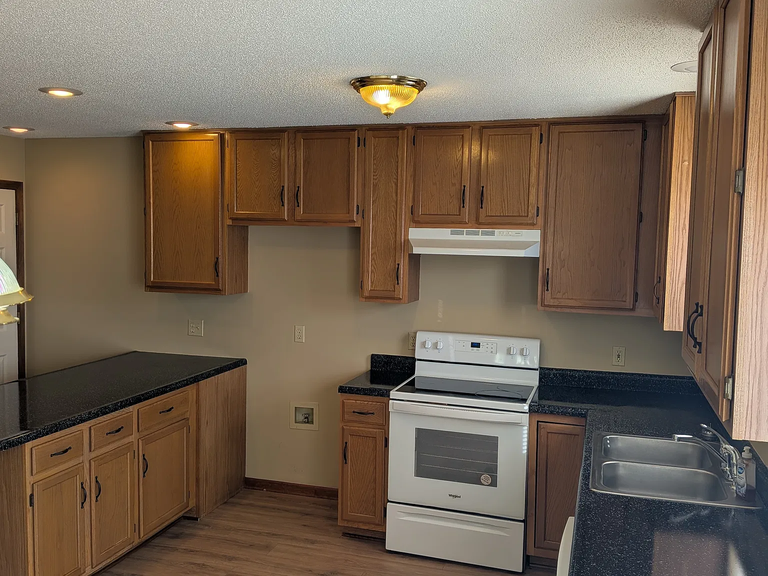 2 bed, 2.5 bath, 1250 sqft, $1,695 — Photo 3