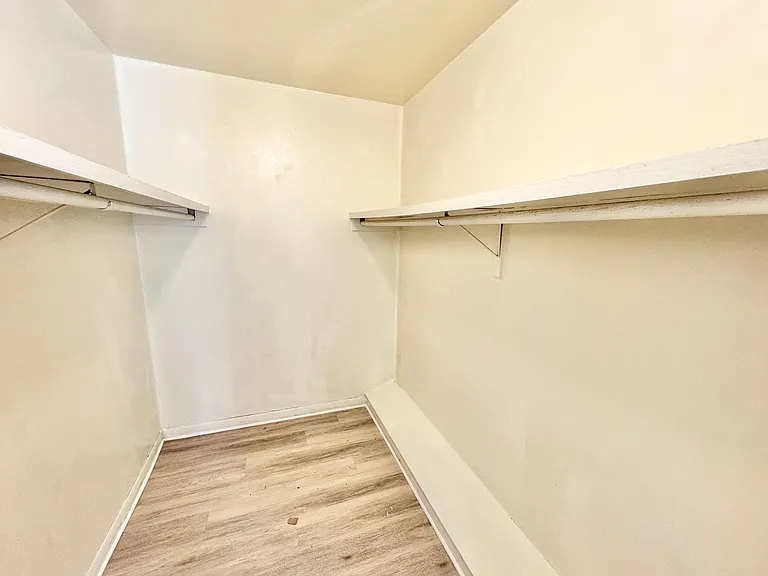 419 W Sycamore St — Photo 34