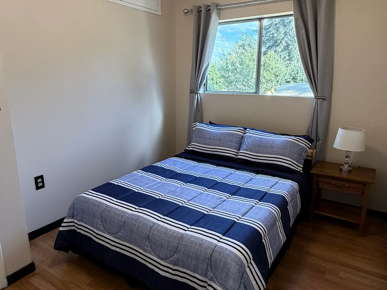 6 bed, 2640 sqft, $900 — Photo 1