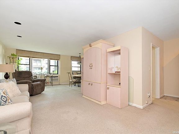4th image of 4 Birchwood Ct APT 1F