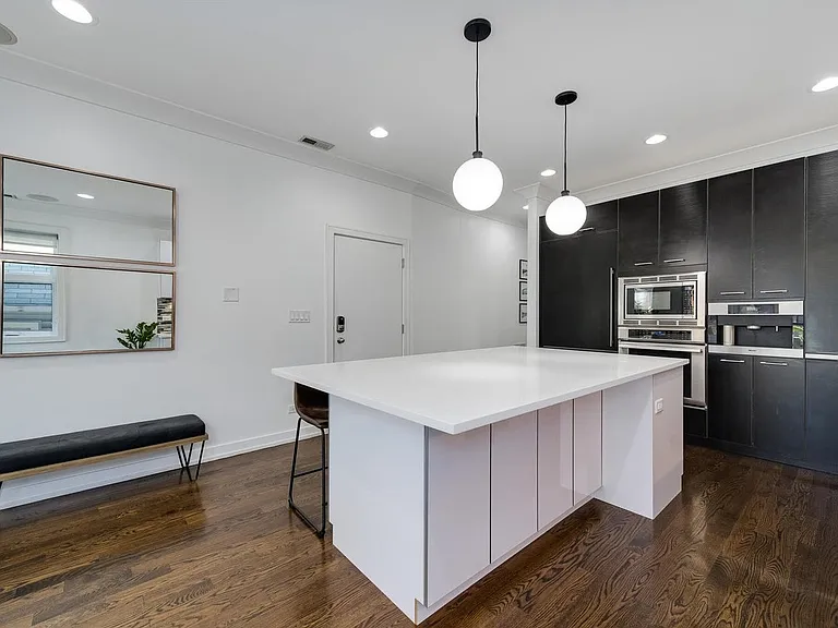 1424 W Walton St #2 — Photo 5