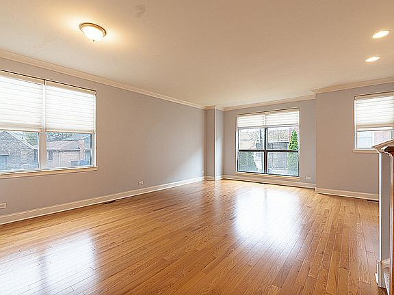 4th image of 955 W 37th St Unit 8