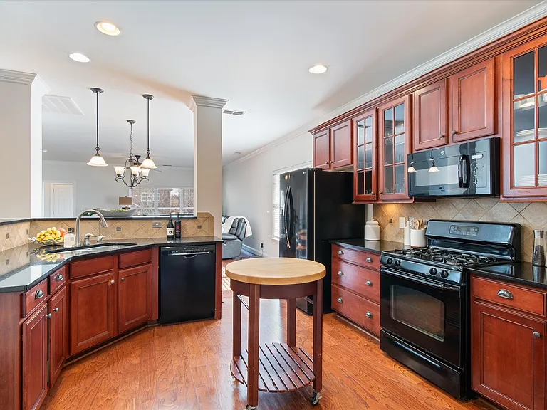 614 Patriot Ln — Photo 11