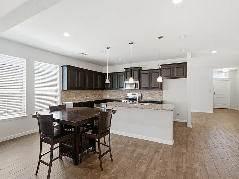 1113 Twin Brooks Ln — Photo 6