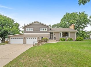 4208 Overlook Dr, Bloomington, MN 55437