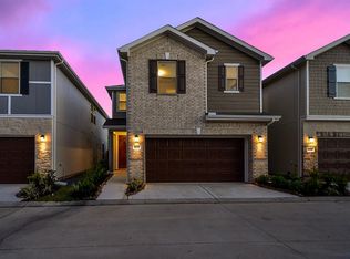 10211 Pinewood Fox Dr, Houston, TX 77080