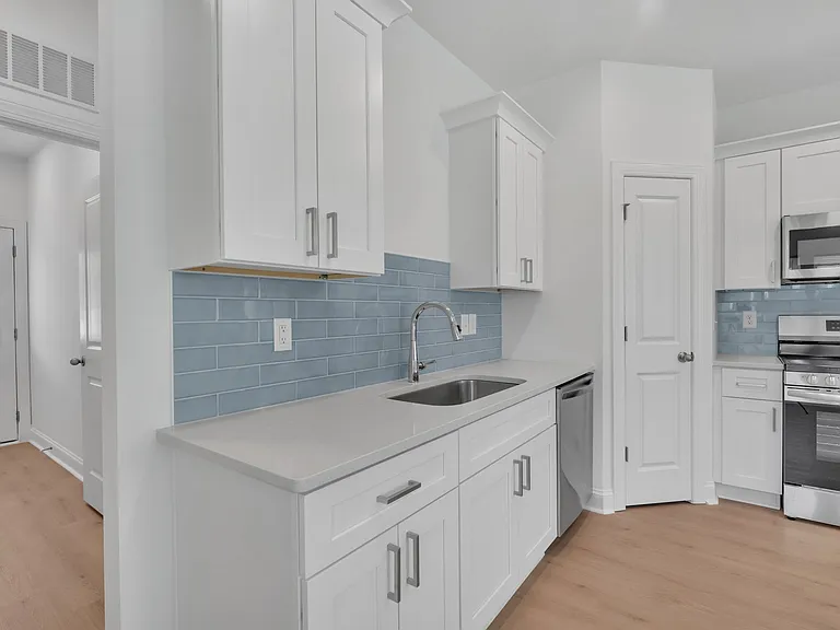 233 Broad St — Photo 8
