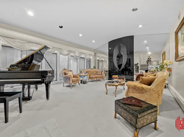 2346 Bergen Avenue image 15 of 29