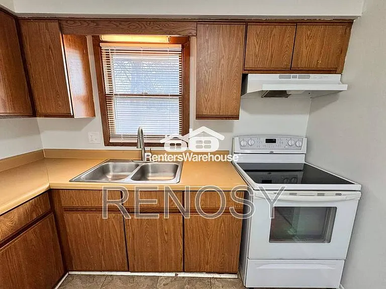 830 Hartford Ave — Photo 7