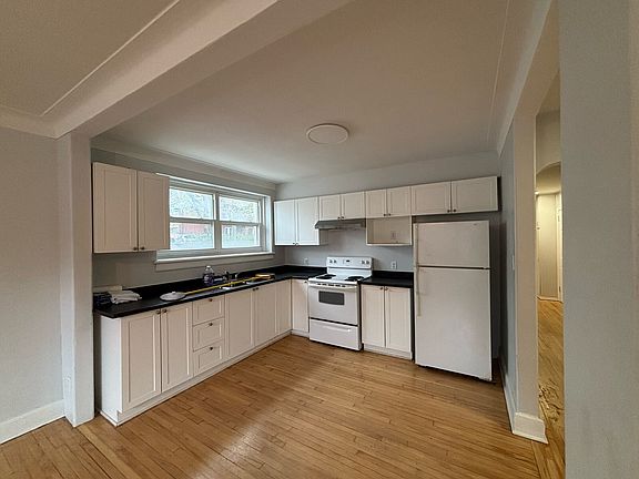 3rd image of 20 Lower Charlotte St