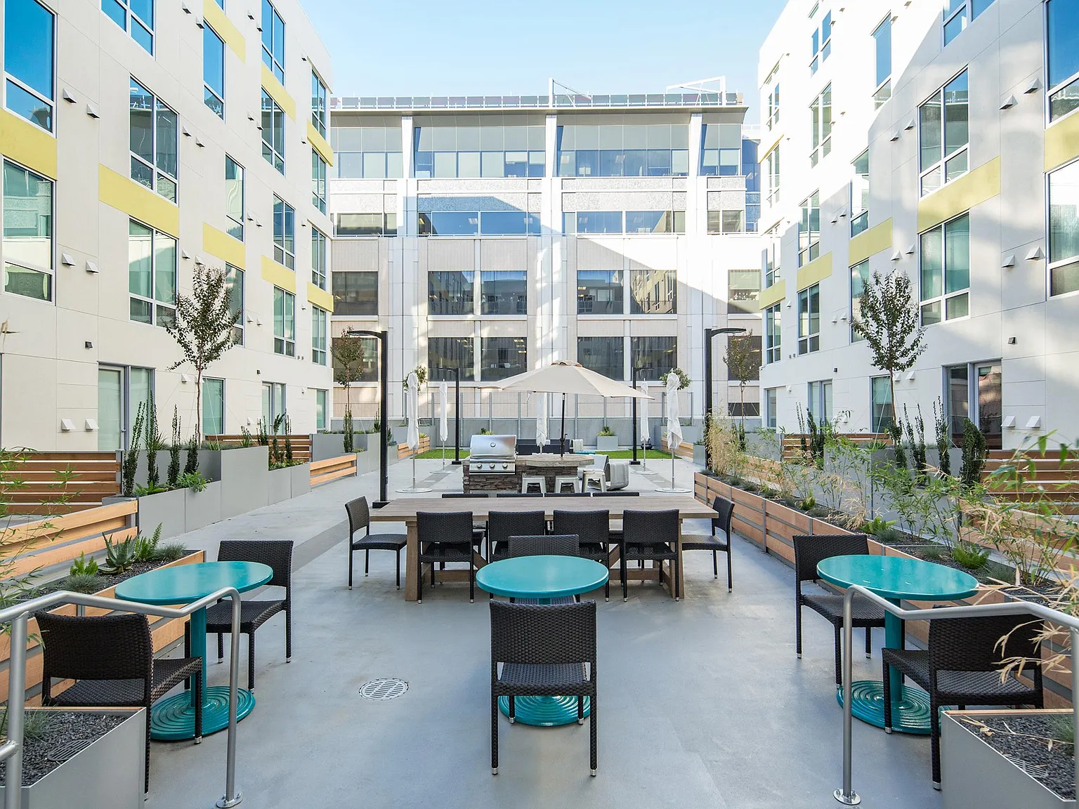 EVIVA Midtown Apartments — Photo 2