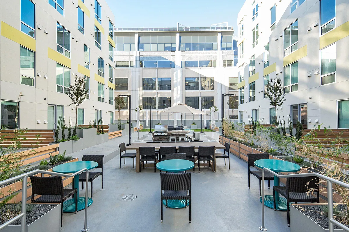 Building Photo - EVIVA Midtown Apartments