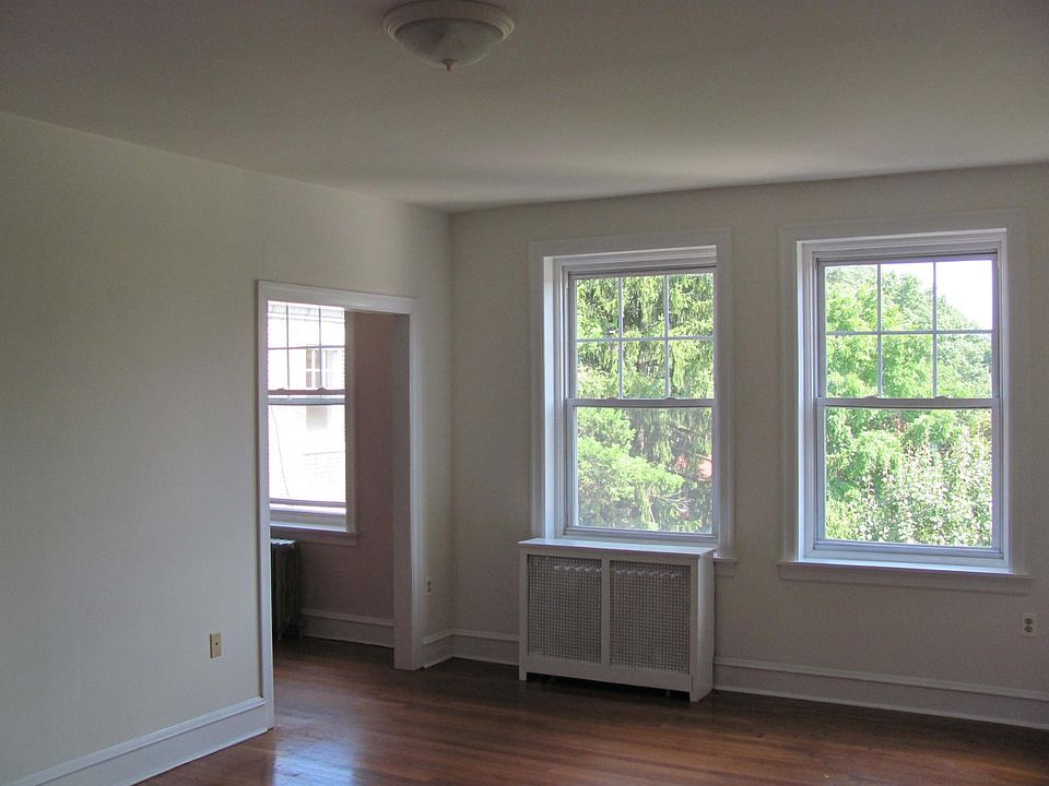 1st image of 7000 Lincoln Dr APT A4