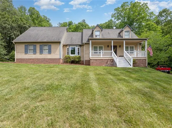 6065 Balsom Rd, Pfafftown, NC 27040