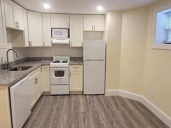 4th image of 24 Brainerd Rd #5B
