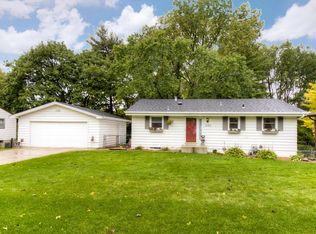 5133 Red Oak Dr, Mounds View, MN 55112