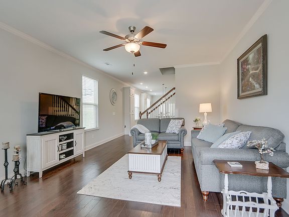 5th image of 3048 Sassafras Ln