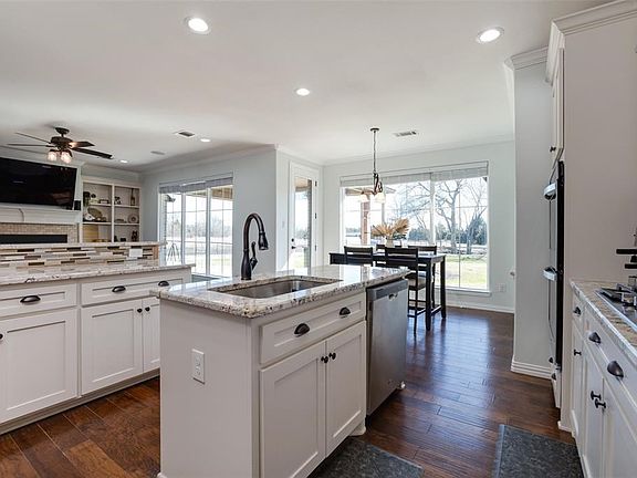 3rd image of 321 Rockett Ln