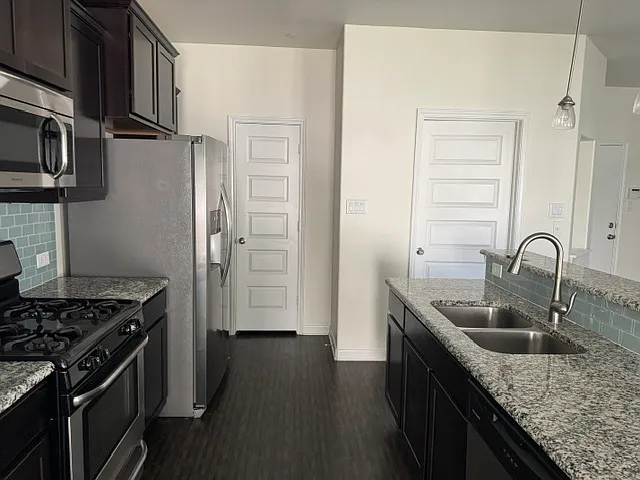 1620 Bryant Dr #101 — Photo 17