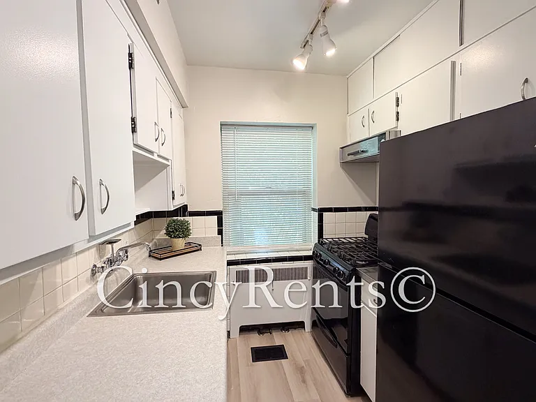 1110 Delta Ave #1 — Photo 7
