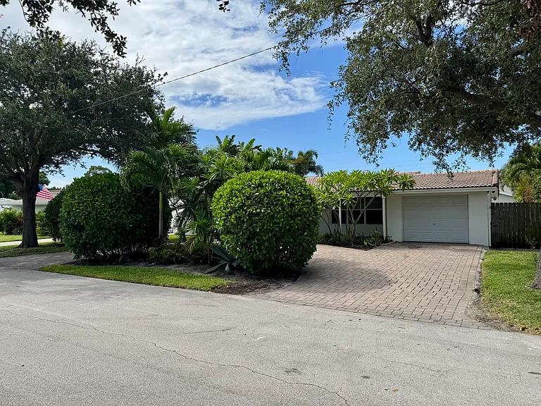 924 SE 8th Ct — Photo 21