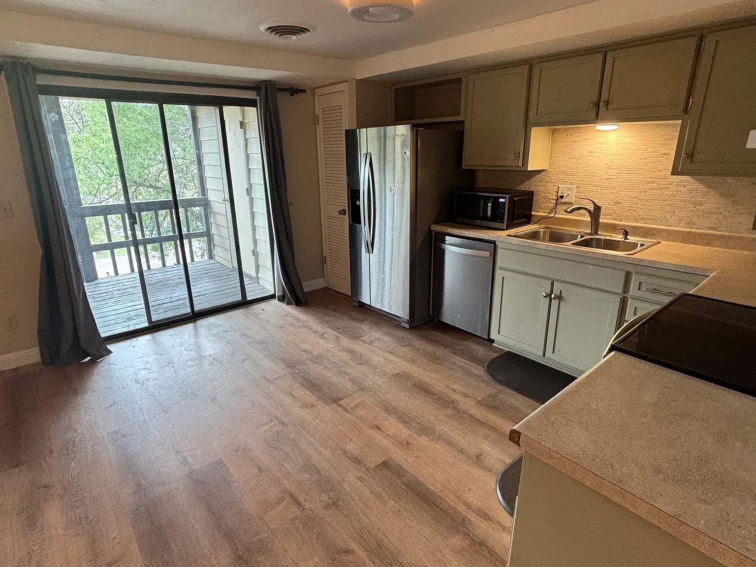 4 bed, 2.5 bath, 1576 sqft, $2,195 — Photo 4