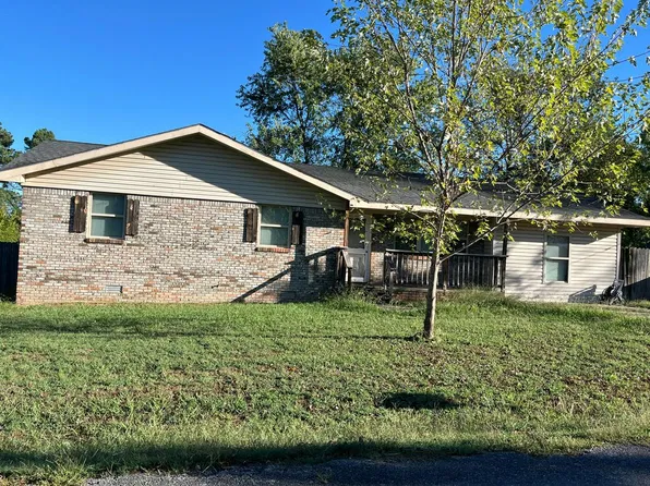 300 Huntington St SW, Gravette, AR 72736