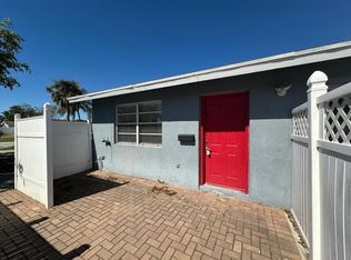 556 Holly Dr APT A, Palm Beach Gardens, FL 33410